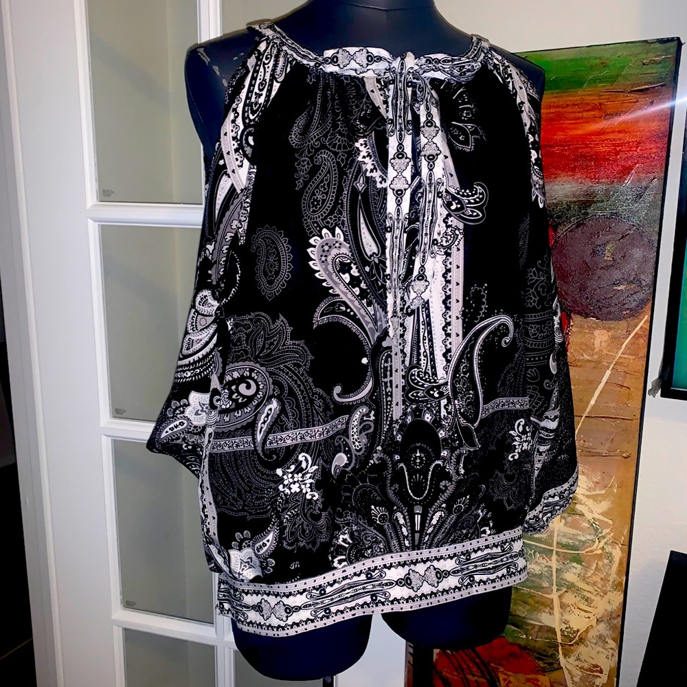 New York& Company peekaboo sleeved paisley blouse